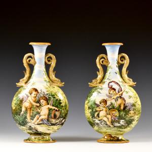 Pair of flasks with dolphin-shaped handles and decoration of celebrating putti - Ginori Manufactory, second half of the 19th century